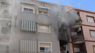 Un incendio en una vivienda de Novelda obliga a evacuar un edificio de cinco plantas