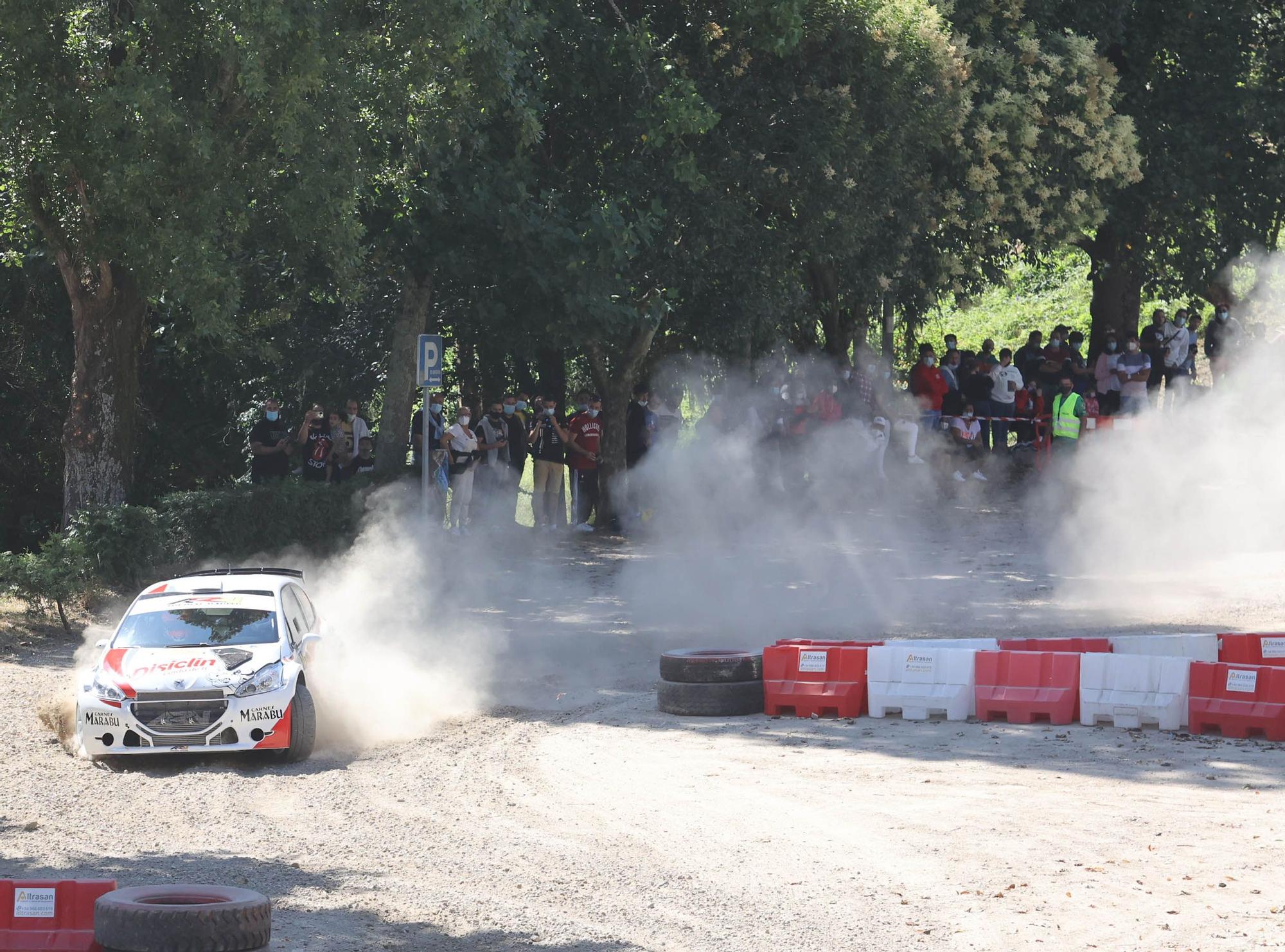 El espectáculo del Rallye Rías Baixas se apodera de O Castro