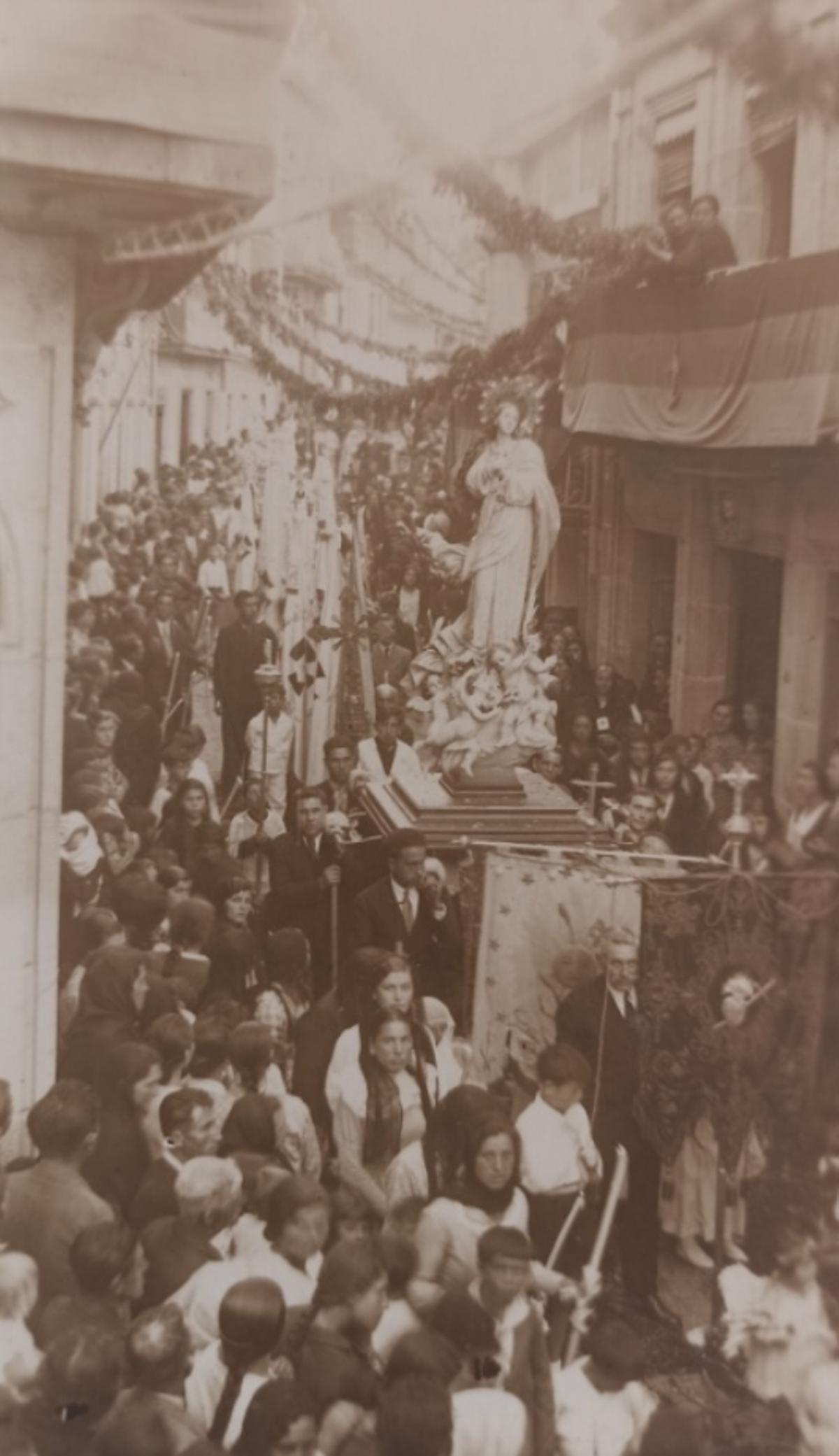 Procesión do Corpus coa Inmaculada e rúas adornadas 1932.