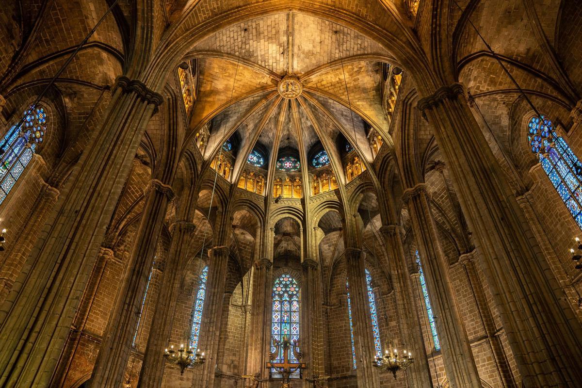Inauguran los vitrales del ábside restaurados de la catedral de Barcelona