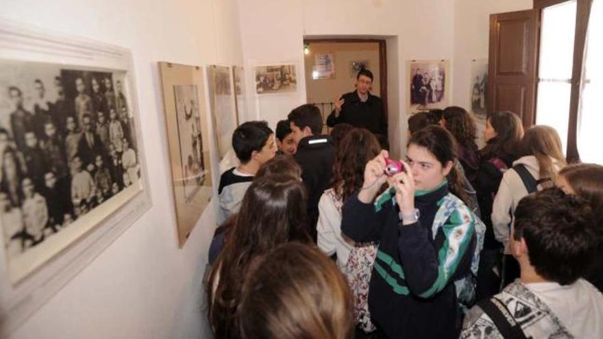 Visita ayer de estudiantes a la Casa-Museo y presentación del proyecto educativo.