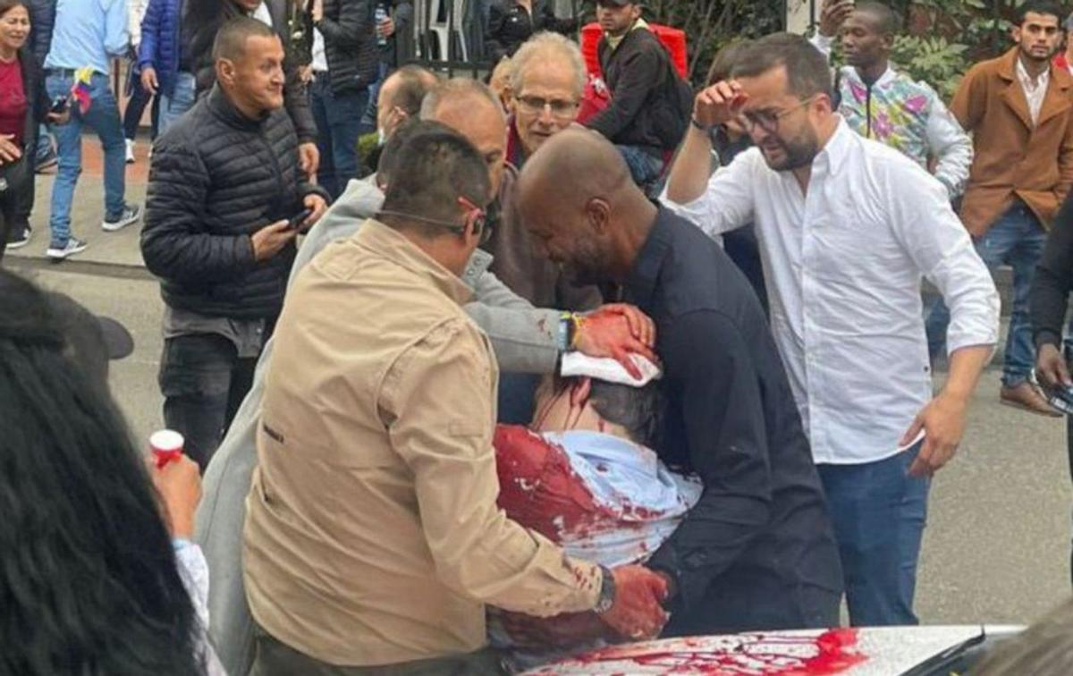 Tirotejat en un míting un precandidat a la presidència de Colòmbia Tirotejat en un míting un precandidat a la presidència de Colòmbia