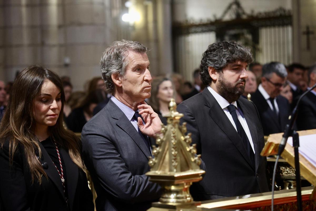 Rebeca Pérez, Alberto Núñez Feijóo y Fernando López Miras.