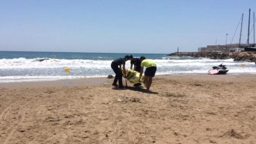 Un hombre fallece ahogado en la playa de Pobla de Farnals