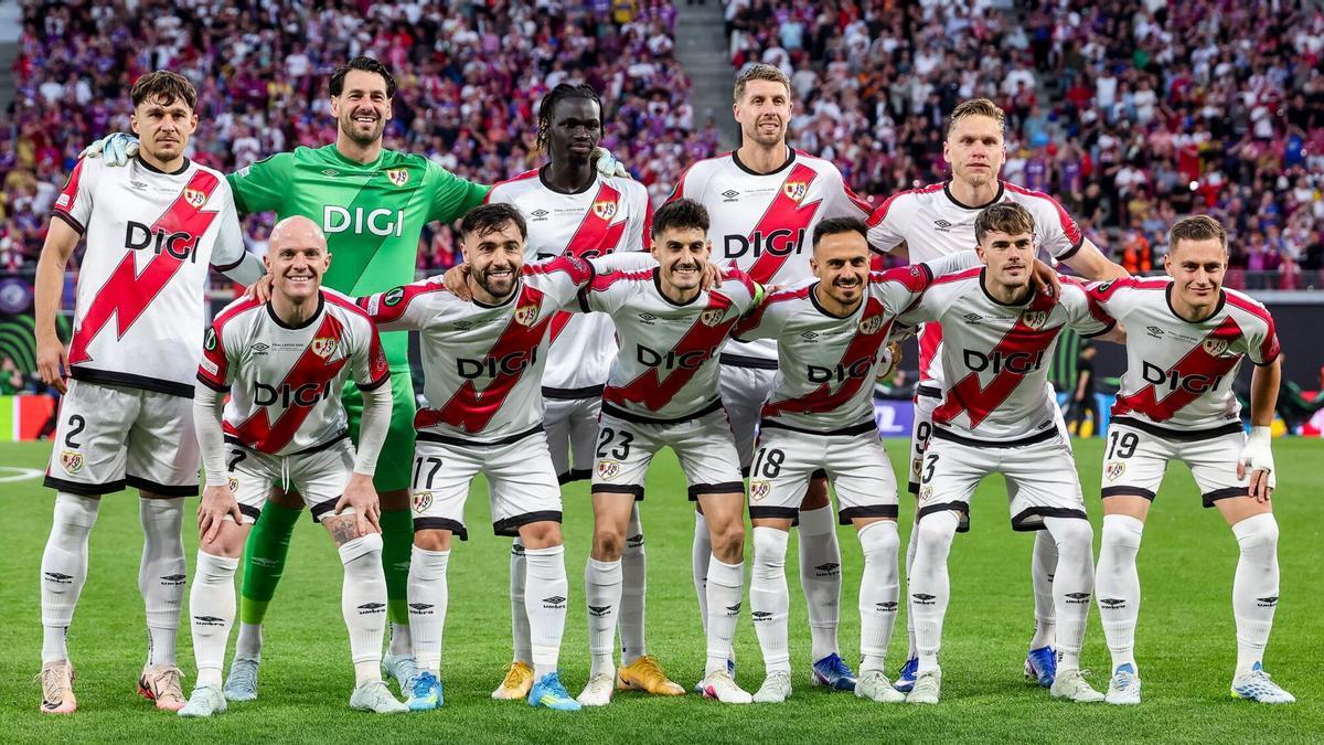 El once del Rayo, antes de la final de la Conference League.