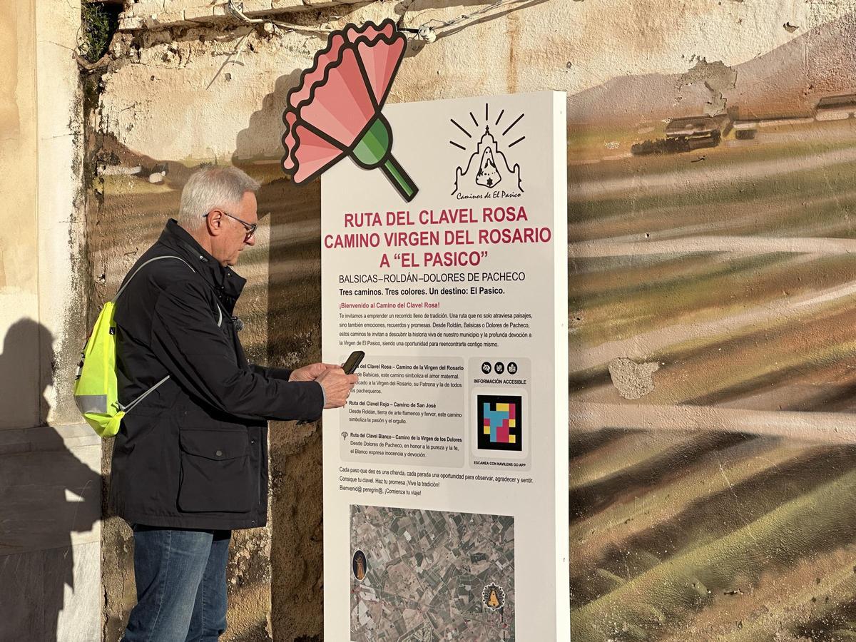 Los carteles incorporan códigos Navilens para personas con discapacidad sensorial.