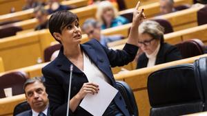 La ministra de Vivienda y Agenda Urbana, Isabel Rodríguez, interviene durante una sesión plenaria en el Senado, a 20 de febrero de 2024, en Madrid (España).