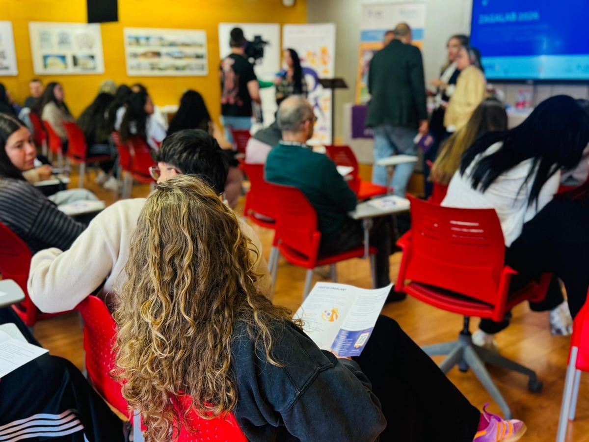 Inauguración de ZagaLab en Lorca, el laboratorio para fomentar el emprendimiento de los jóvenes, especialmente las mujeres, en el mundo agrario.