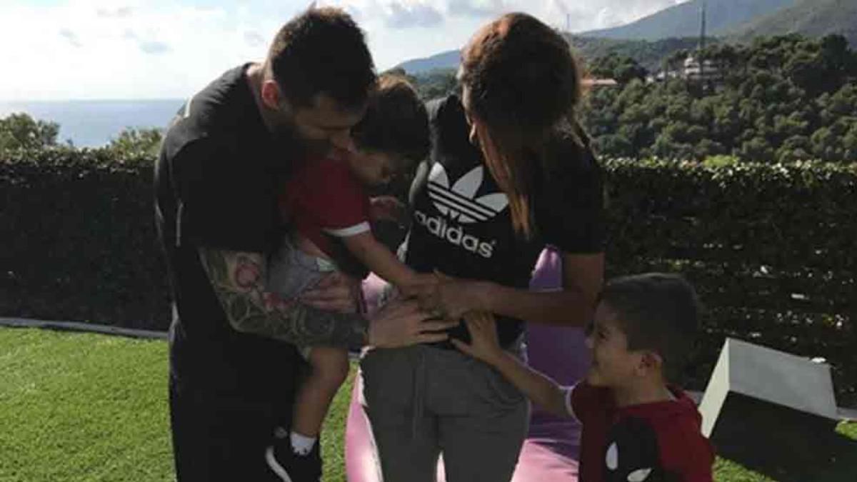 Messi y su familia esperan la llegada de Ciro