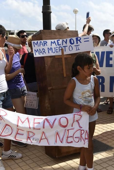 Protestas por el estado del Mar Menor en Los Nieto