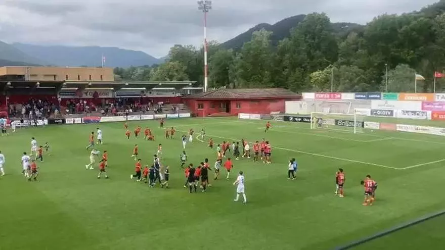 Vídeo: L'Olot celebra la permanència