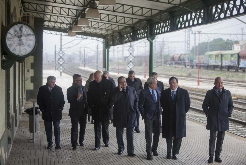 Reunión de AVE en Sax para reivindicar el corredor mediterráneo