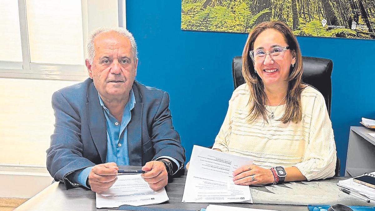 Dayana Morales, nueva delegada de Canarias en Venezuela, y José Luis Perestelo, viceconsejero de Acción Exterior.