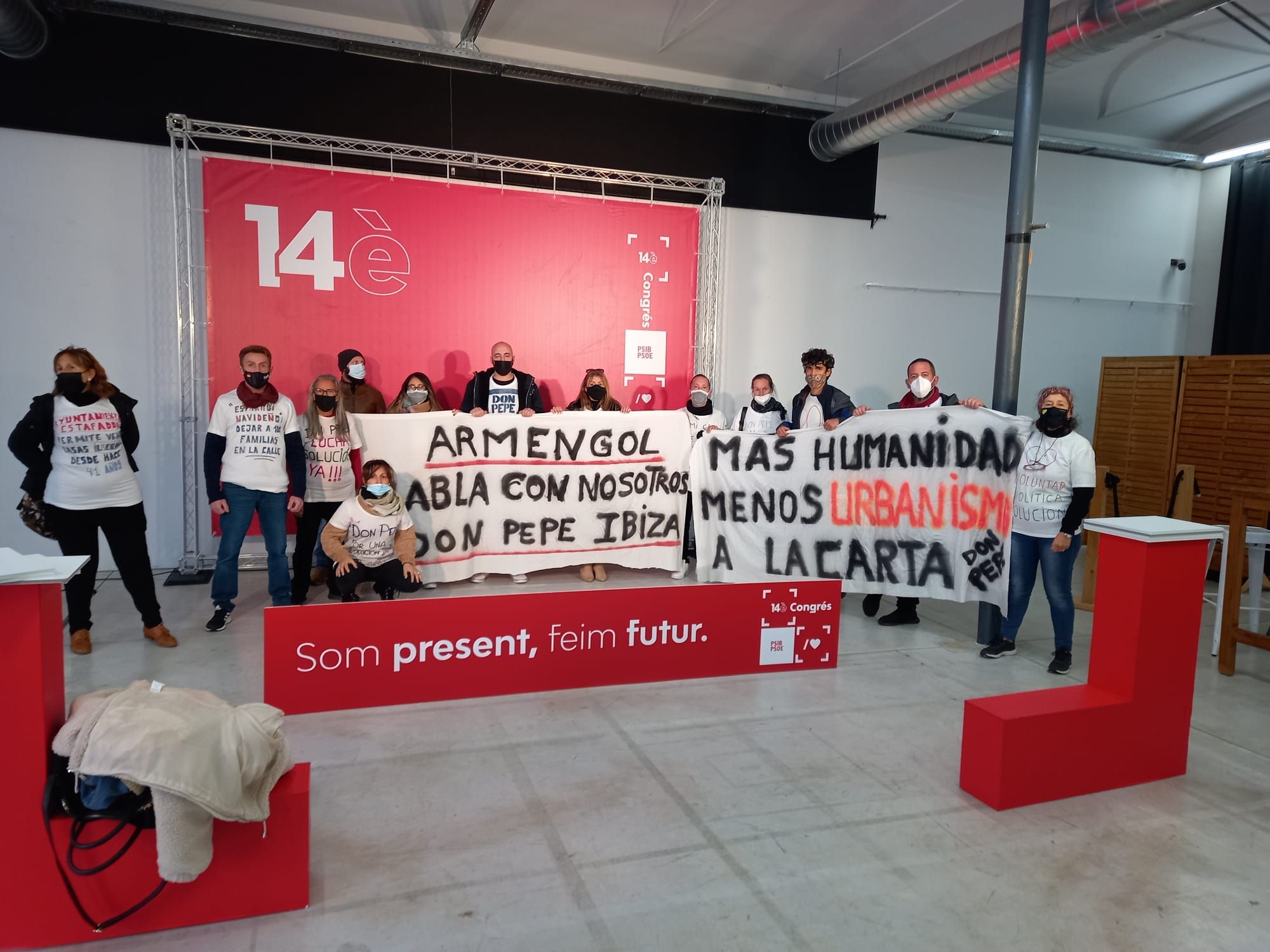 Protesta de los vecinos del Don Pepe en el Congreso del PSIB en Mallorca.