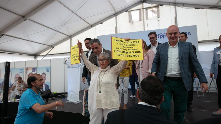 Protesta ecologista en el mitin del PP en Ibiza