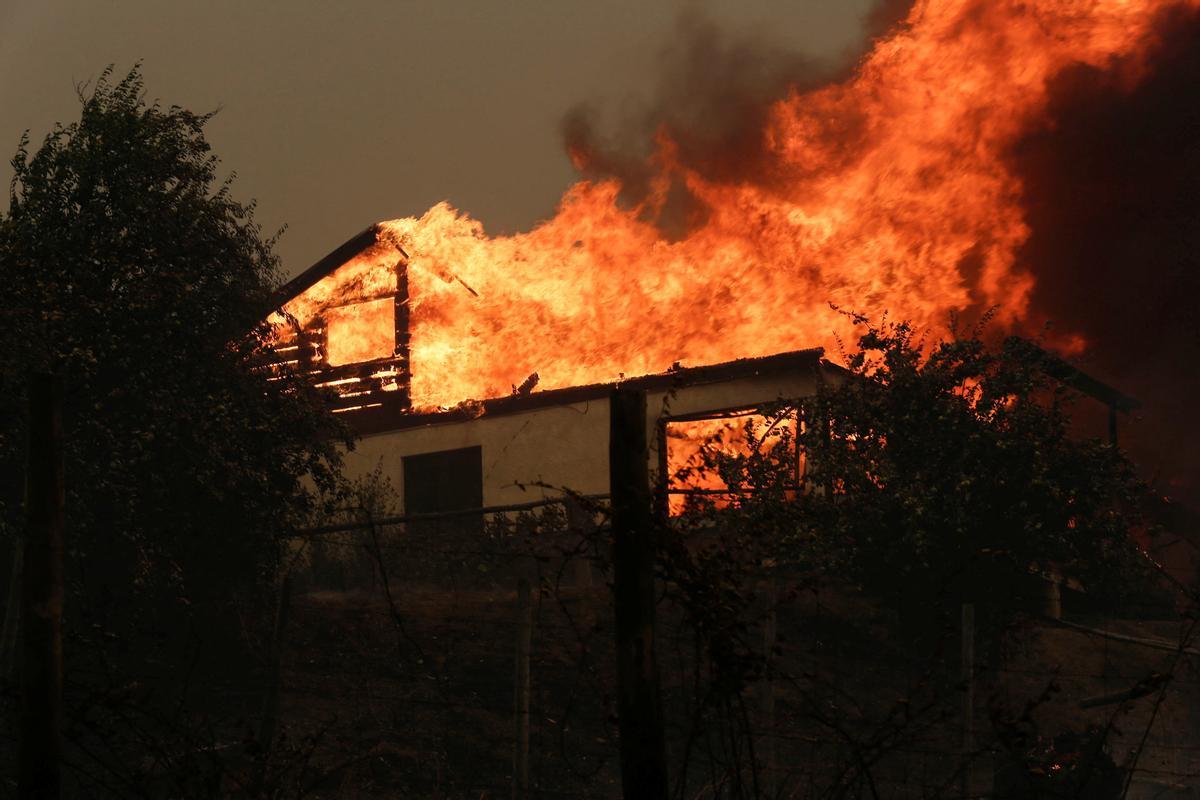 Los incendios que arrasan Chile dejan ya más de 20 muertos