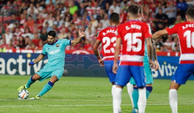 Las imágenes del partido entre el Granada y el FC Barcelona de LaLiga Santander disputado en el estadio Nuevo Los Cármenes en Granada.