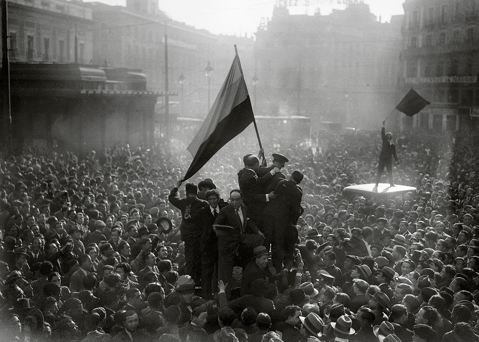 Proclamación de la Segunda República. Puerta del Sol, Madrid, 14 de abril de 1931 - ©Alfonso. Vegap, Madrid, 2021.jpg