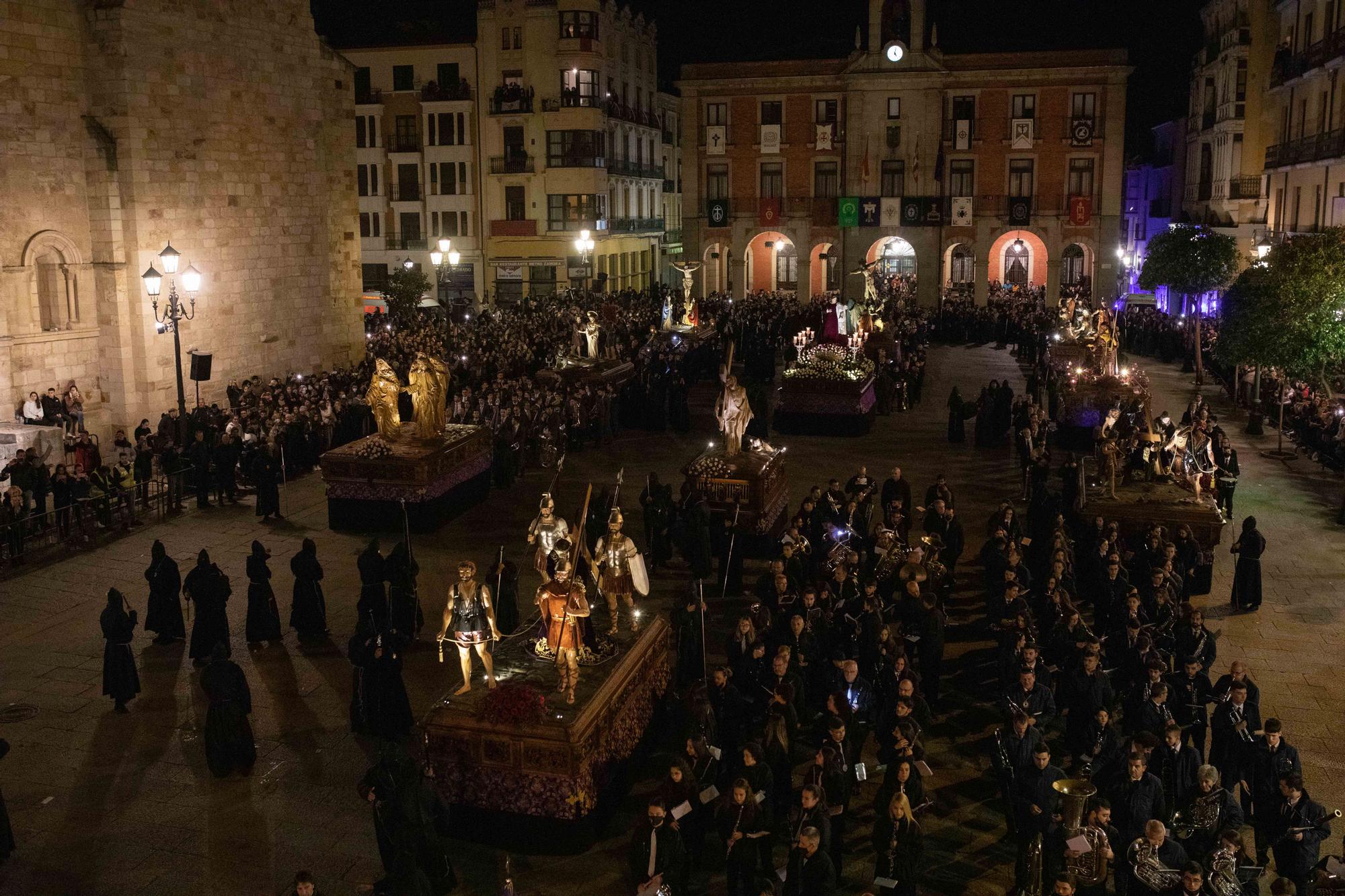 GALERÍA | Las mejores imágenes de la histórica salida de la Cofradía de Jesús Nazareno