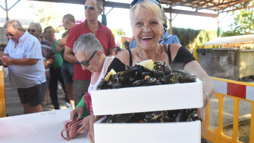 Lorbé clausura sus festejos del Carmen con música y cerca de 3.000 kilos de mejillones