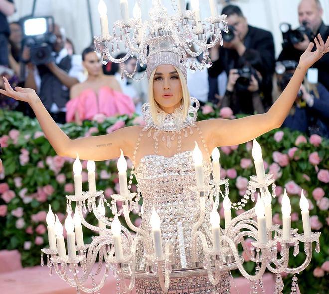 Katy Perry en la alfombra de la gala Met 2019