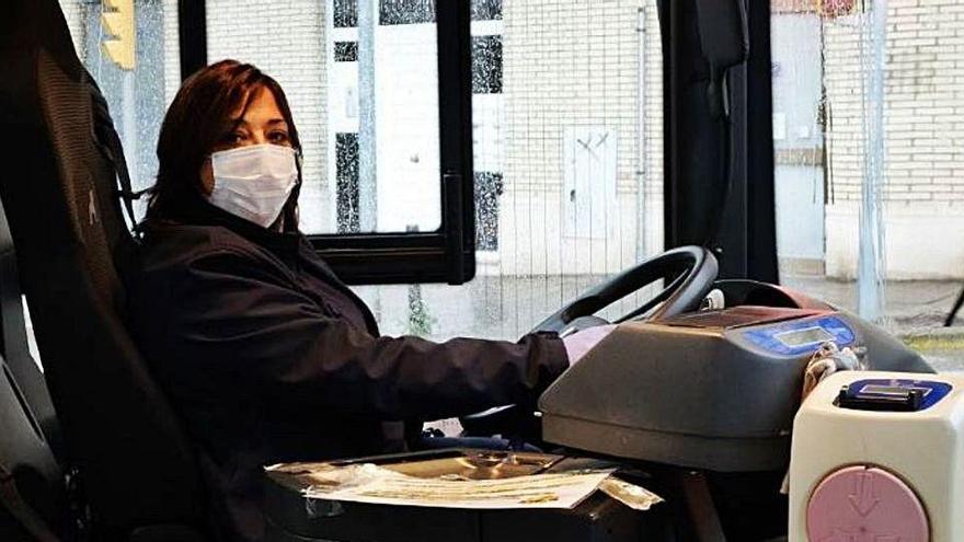 Una conductora del servei de bus urbà de Manresa