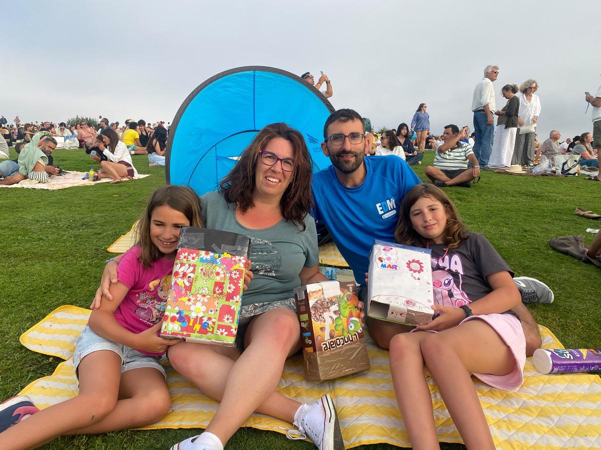La coruñesa Isabel López, con su familia.