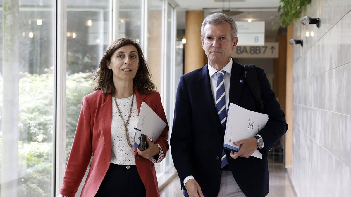 La conselleira de Medio Ambiente, Ángeles Vázquez, y el presidente de la Xunta, Alfonso Rueda.