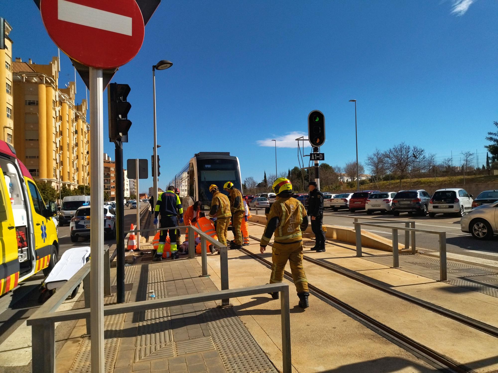 El atropello del tranvía en Dénia, en imágenes