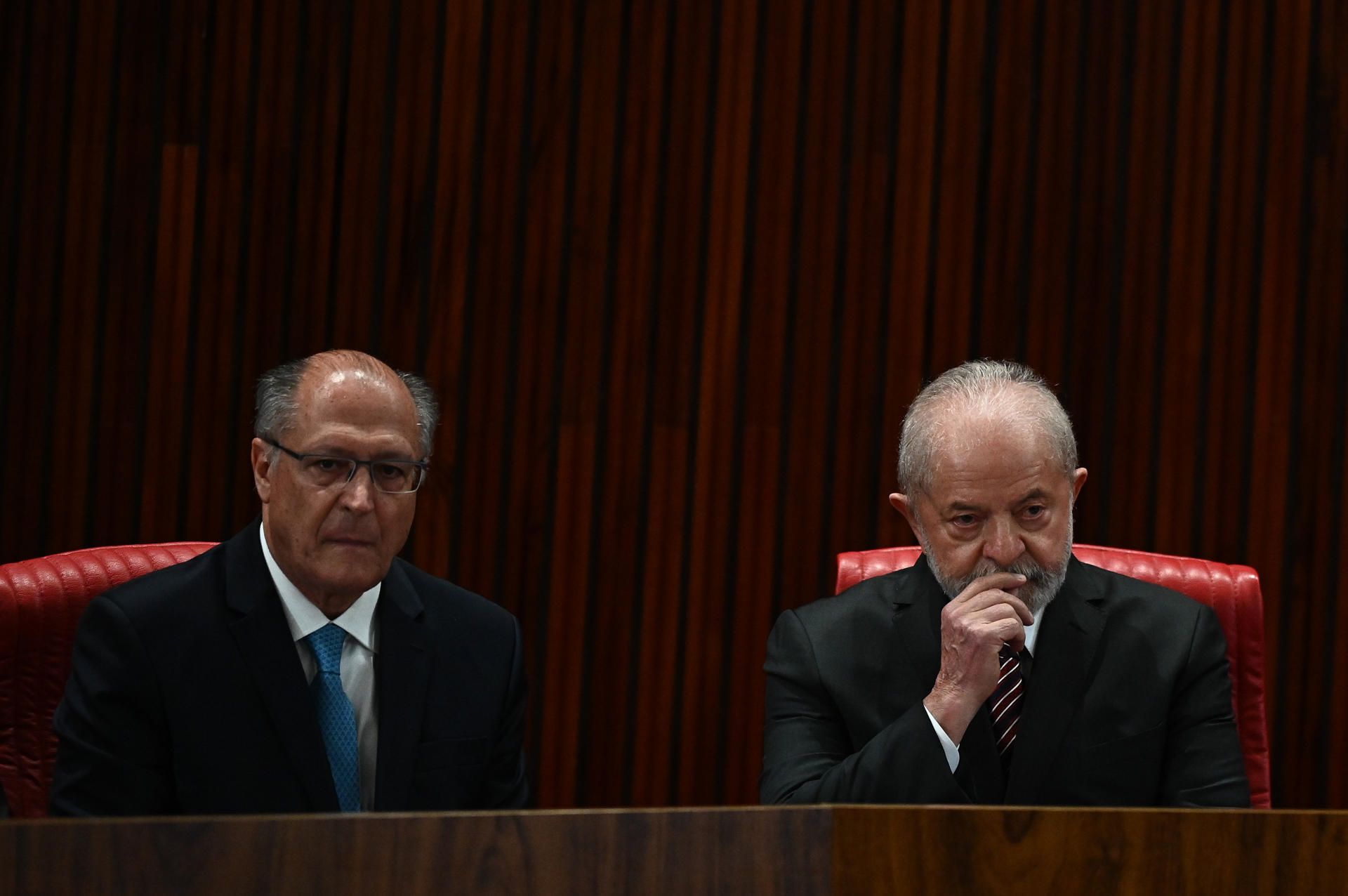 Lula, junto a Alckmin, en la ceremonia de entrega del diploma presidencial.