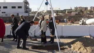 La Fira de Barcelona avanza en su proyecto de ampliación y coloca la primera piedra del nuevo recinto de L'Hospitalet