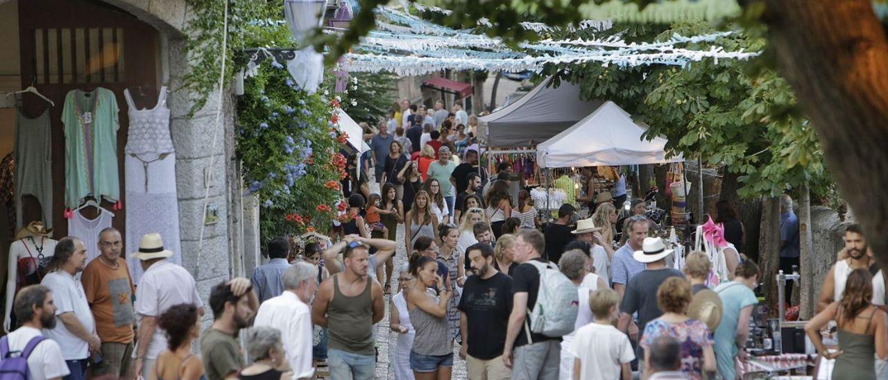 Auf dem Markt in Valldemossa müssen die Menschen auch auf Katalanisch angesprochen werden.