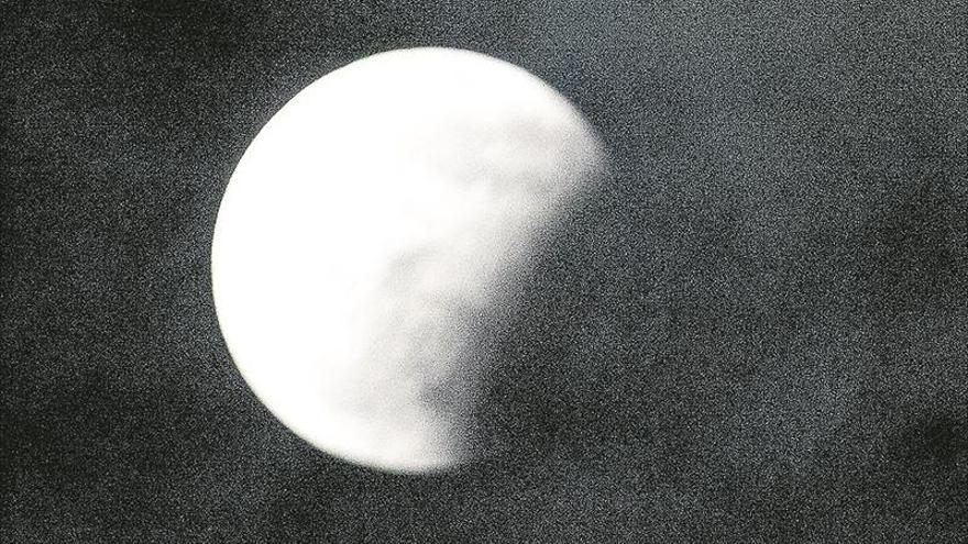 SEGUNDO ECLIPSE PARCIAL DE LUNA DE ESTE AÑO, con poca visibilidad en España