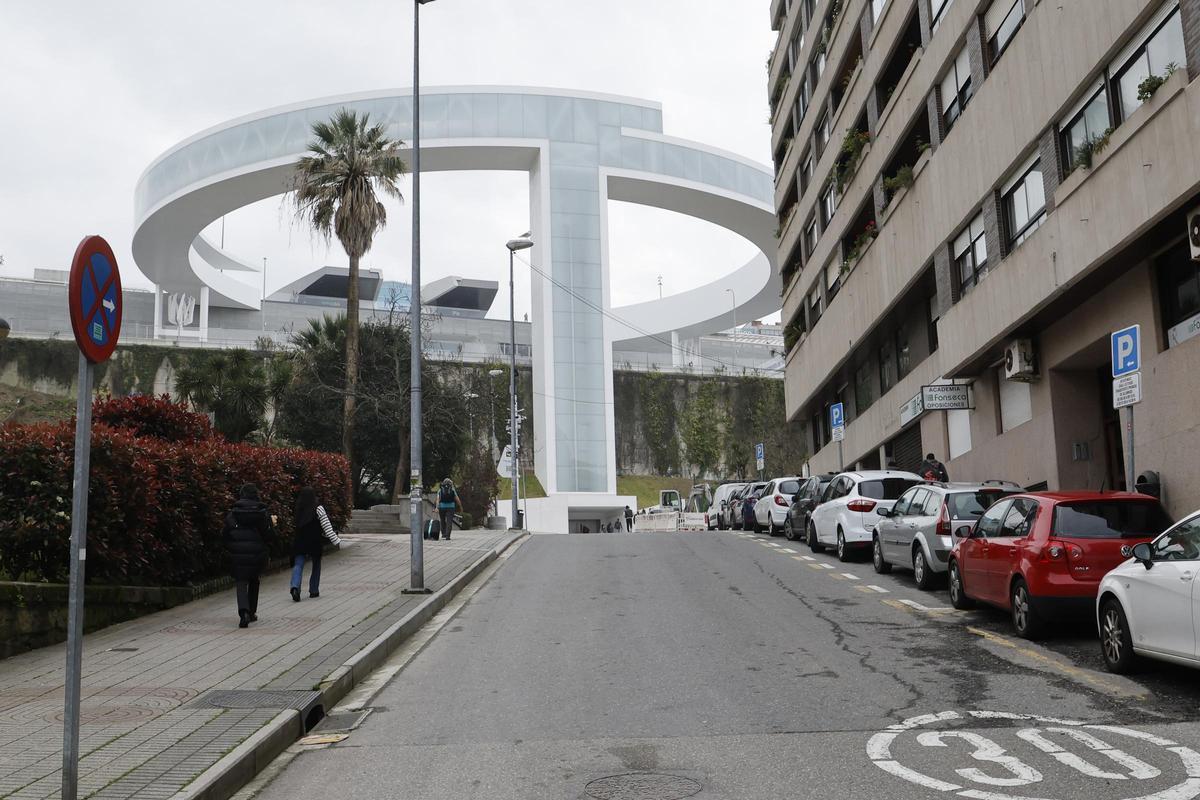 Acceso al ascensor Halo desde Serafín Avendaño que será humanizado