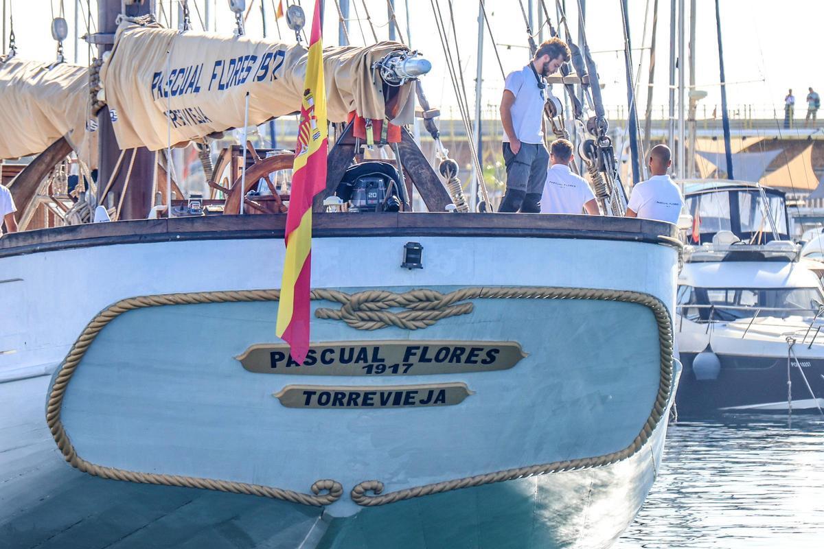 El velero histórico Pascual Flores ya está en la bahía de Torrevieja