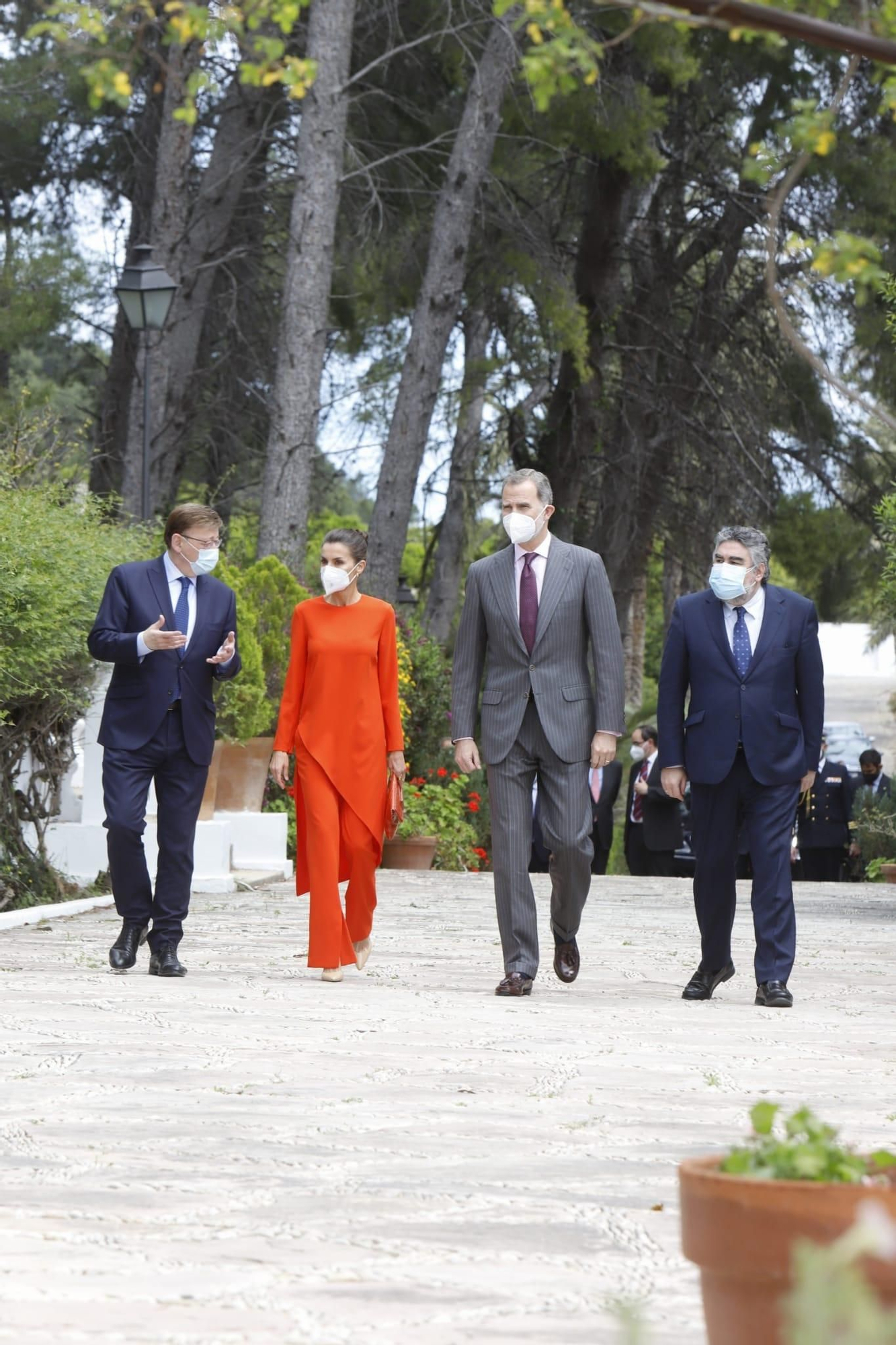 El presidente Ximo Puig junto a los Reyes y el ministro de Cultura.