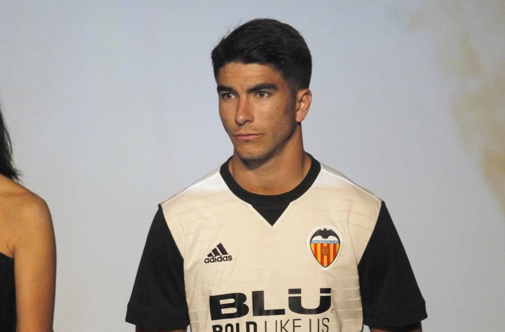 Así son las nuevas camisetas del Valencia CF