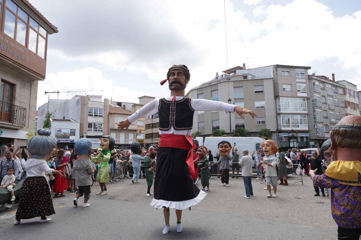 Los gigantes y cabezudos durante la fiesta.