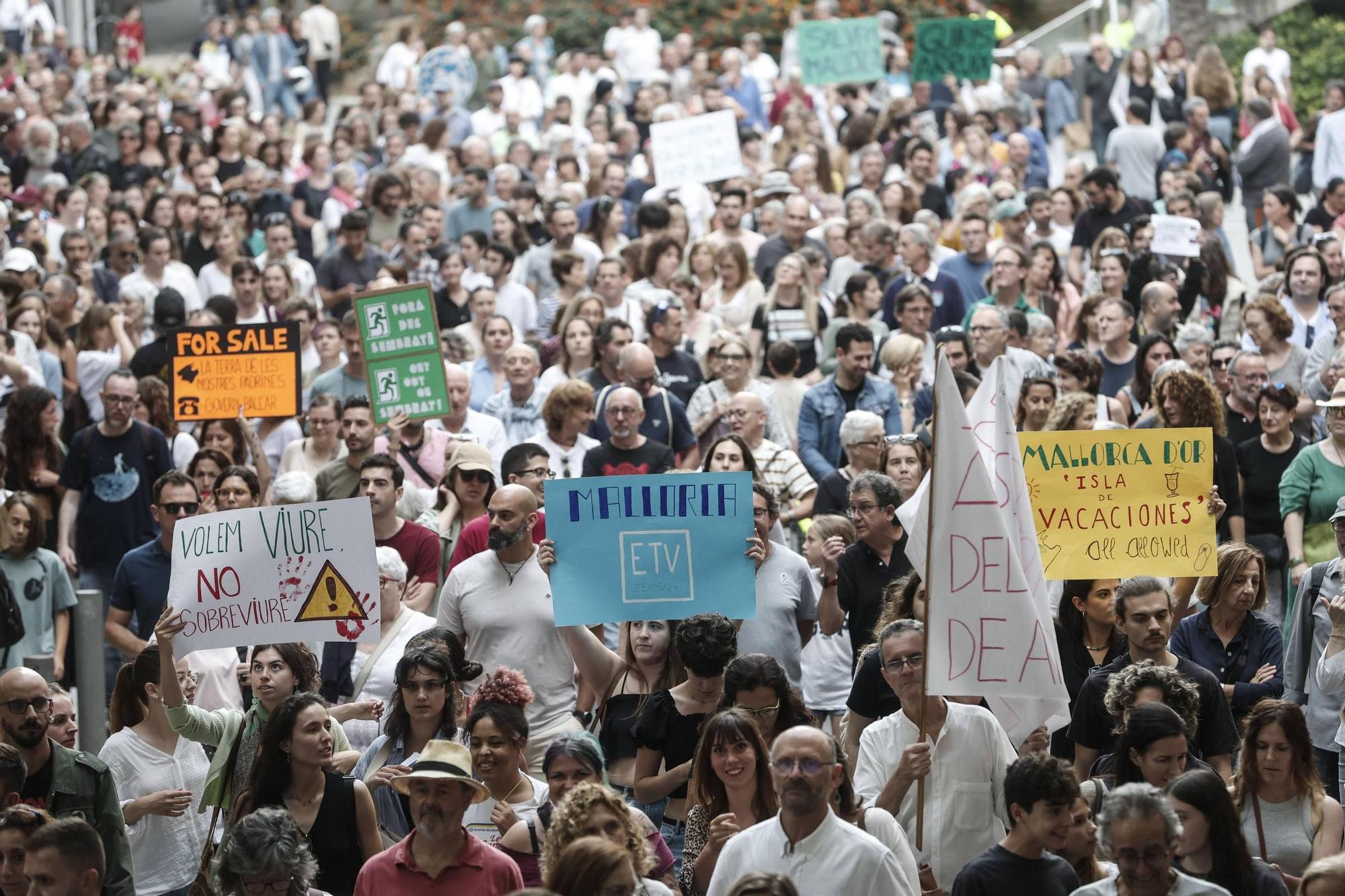 Mallorca steht nicht zum Verkauf: Die Bilder der Massendemonstration vom Samstag