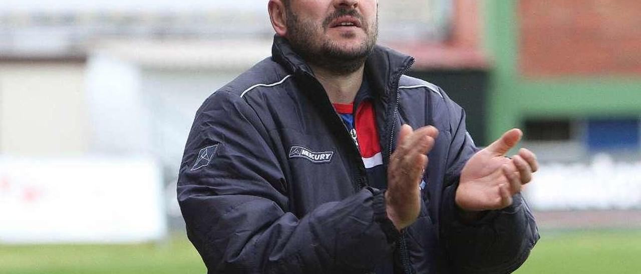 Fernando Currás, entrenador de la Unión Deportiva Ourense. //Iñaki Osorio