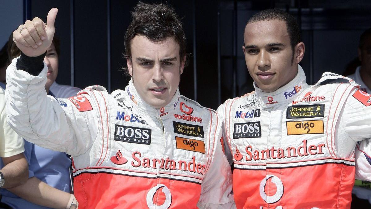 Fernando Alonso y Lewis Hamilton, en 2007, con McLaren