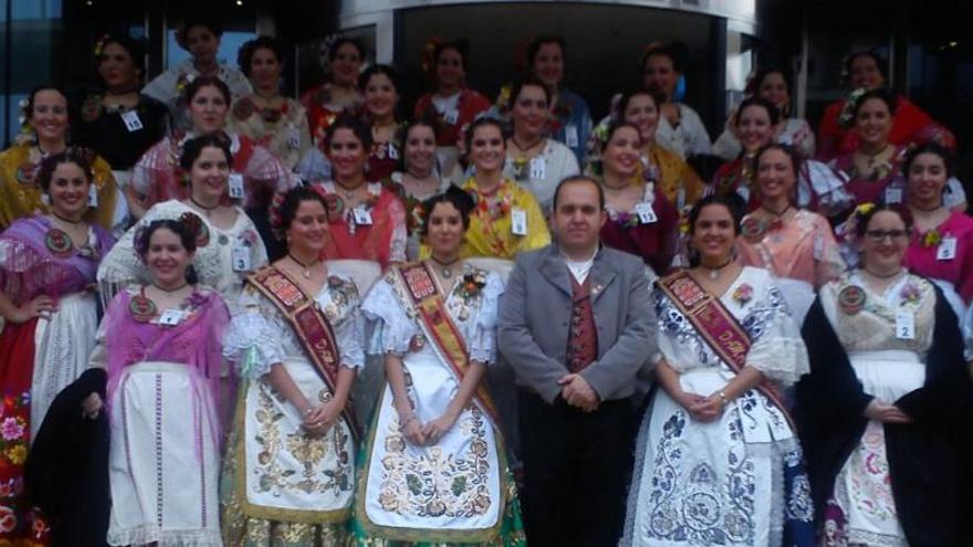 Las candidatas a Reina de la Huerta antes de su salida rumbo a Granada