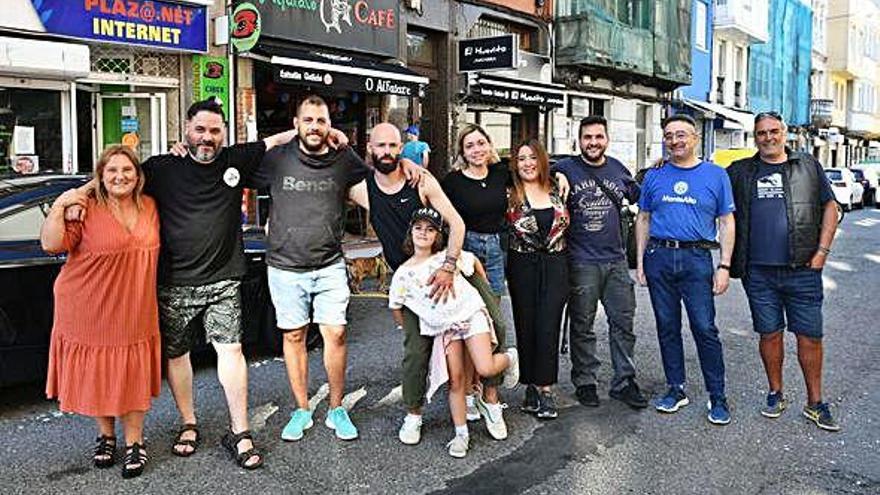 Hosteleros de la calle San Juan, ayer.