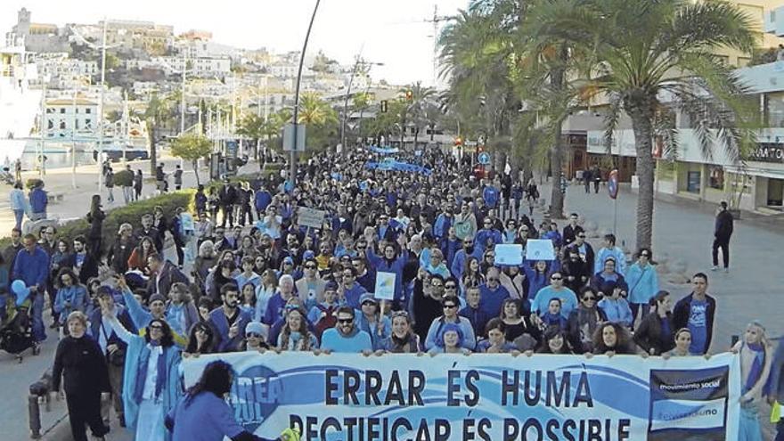 Manifestación de febrero de 2014 en Vila contra las prospecciones.