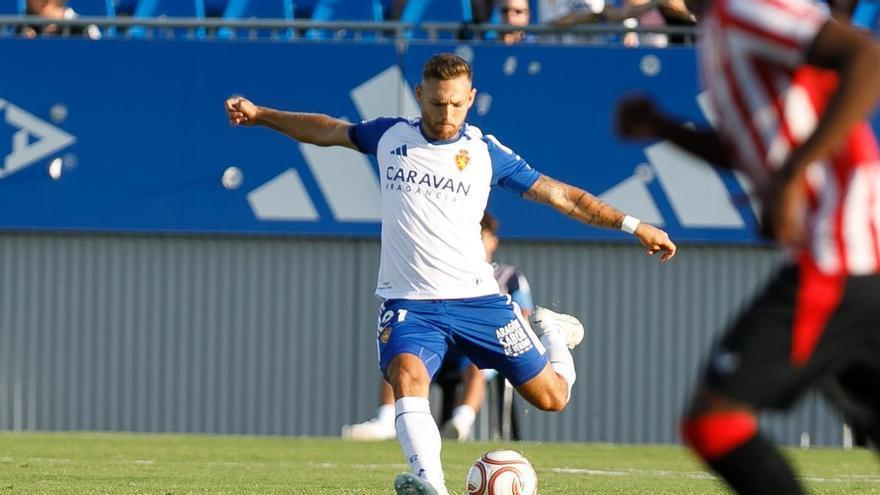 El central del Real Zaragoza, Diego González, en el once ideal de la jornada en Primera RFEF