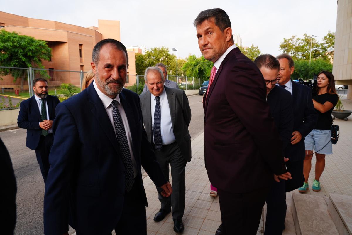 Jordi Hereu visita la sede de la patronal cerámica