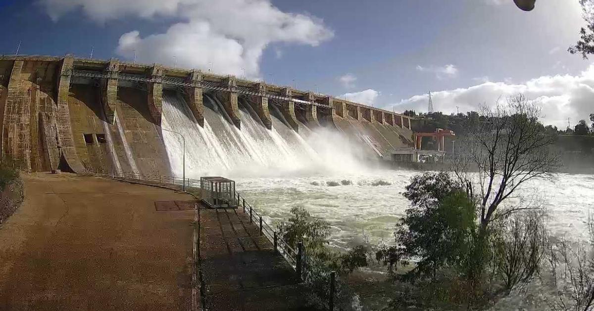 La pesa del Zújar abre una nueva compuerta.