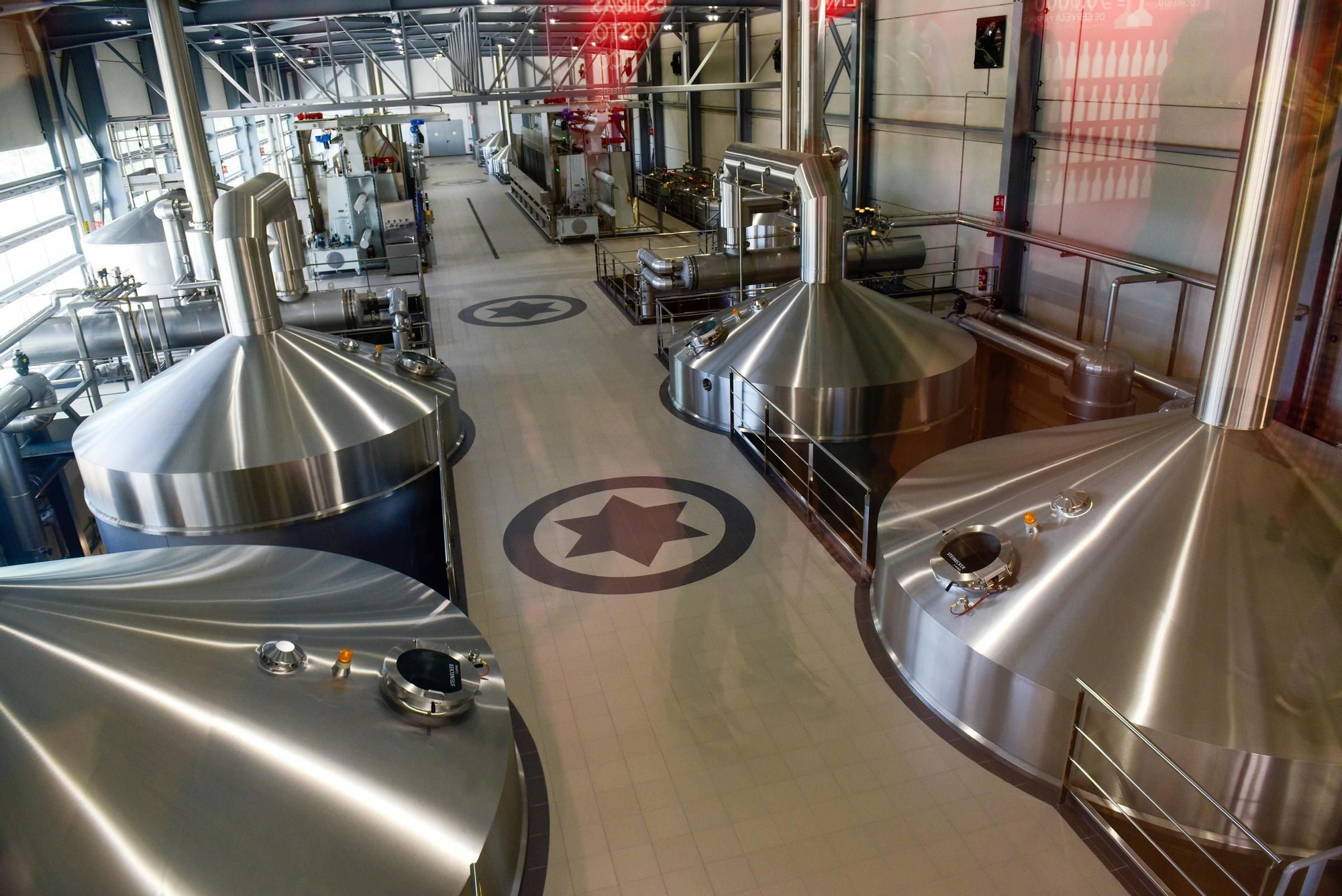 Estrella Galicia estrena 'cocina': visita a las instalaciones de la nueva fábrica en Morás