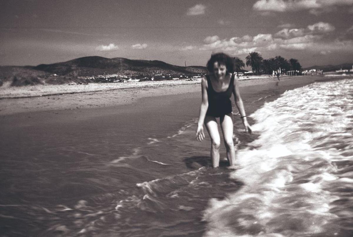 Kathleen, amiga de las hermanas Whittle, fotografiada en Platja d’en Bossa.
