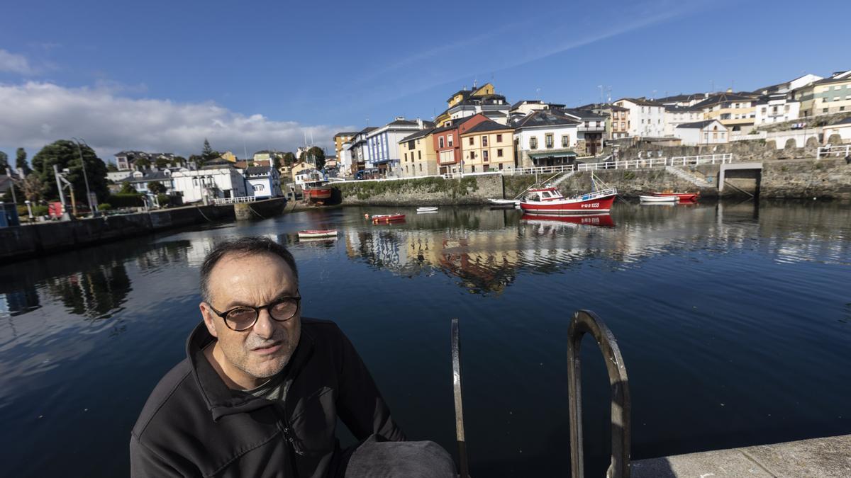 Ángel Méndez, bibliotecario y secretario de la Fundación Amigos de la Historia de Puerto de Vega.